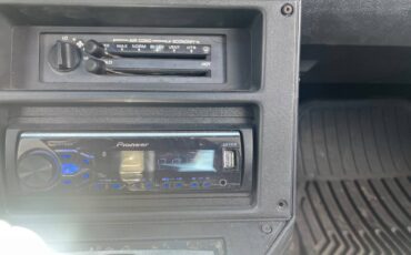 Chevrolet-camaro-z28-1985-grey-9