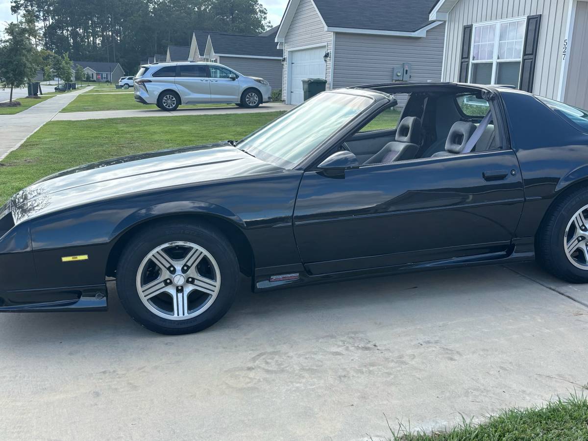 Chevrolet-camaro-z28-1986-black-1