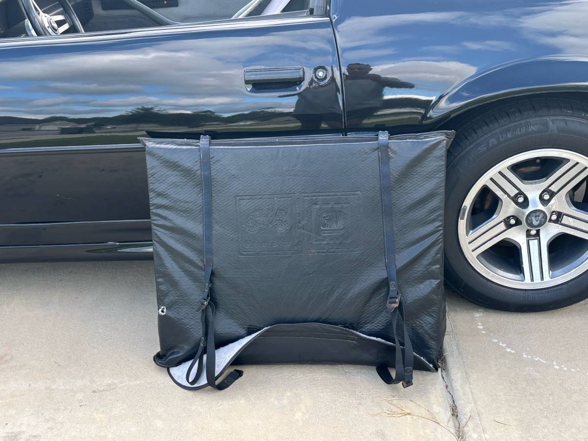 Chevrolet-camaro-z28-1986-black-11