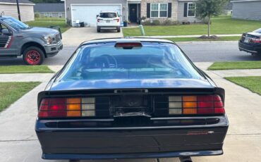Chevrolet-camaro-z28-1986-black-2