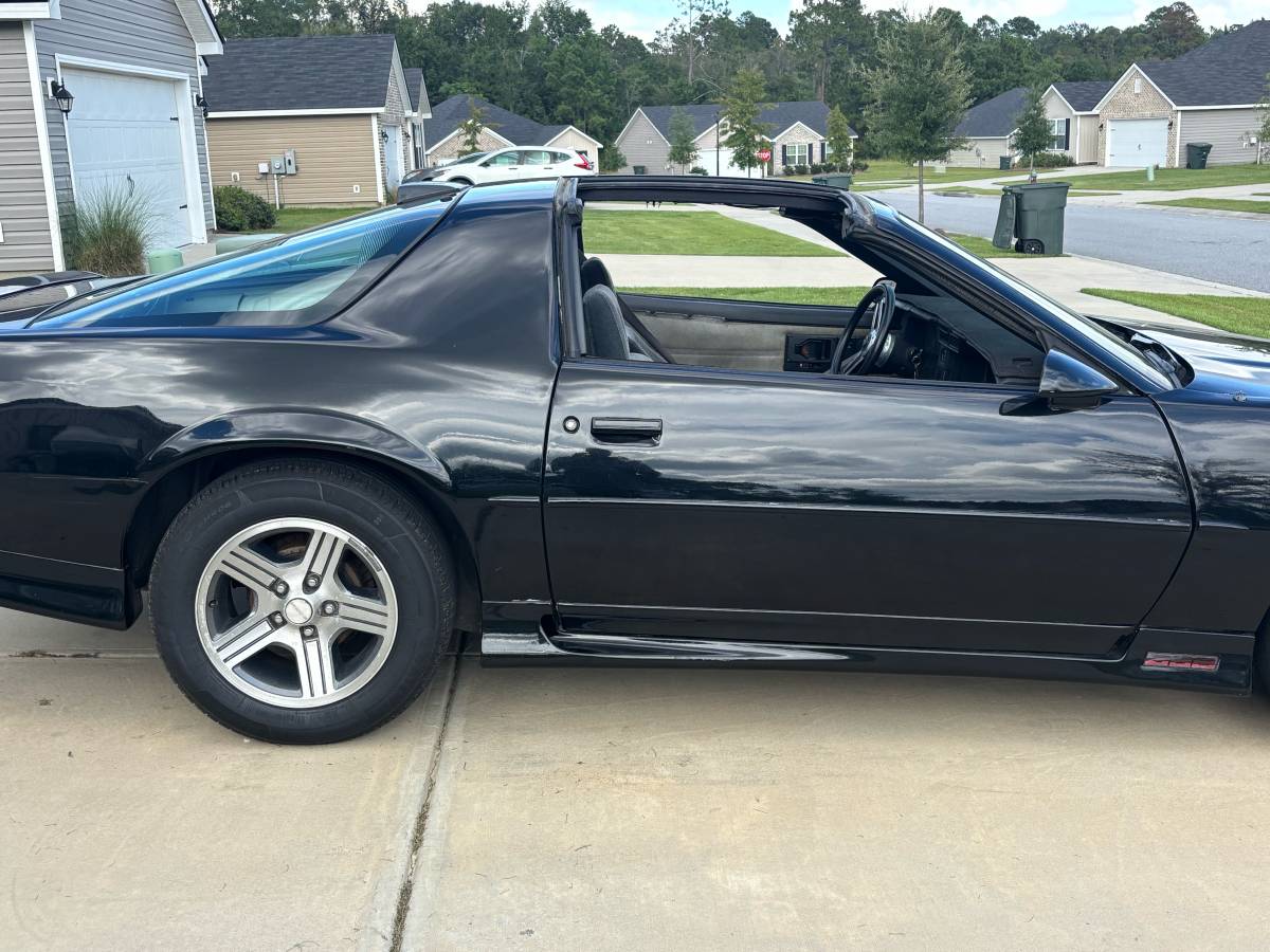 Chevrolet-camaro-z28-1986-black-3