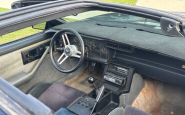 Chevrolet-camaro-z28-1986-black-4
