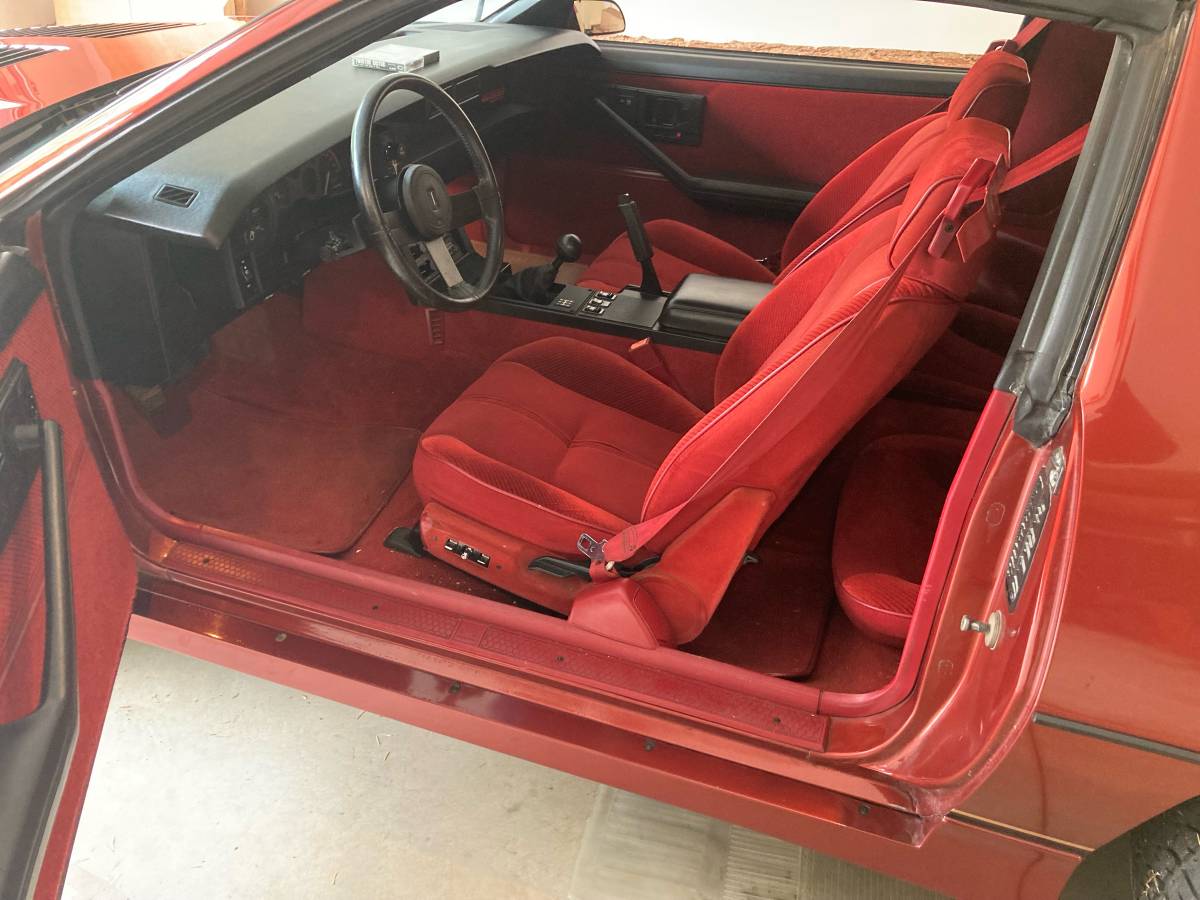 Chevrolet-camaro-z28-1986-red-6