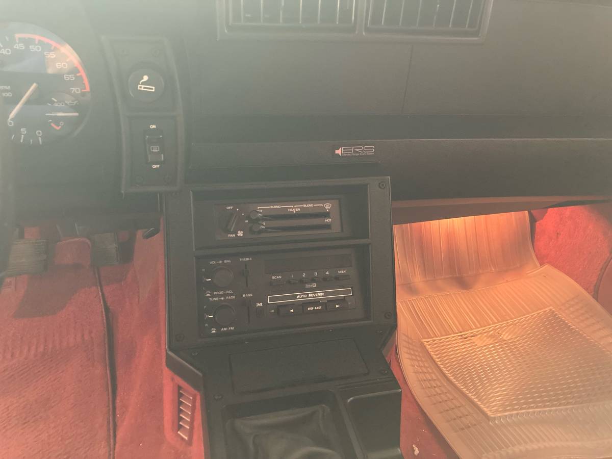 Chevrolet-camaro-z28-1986-red-8