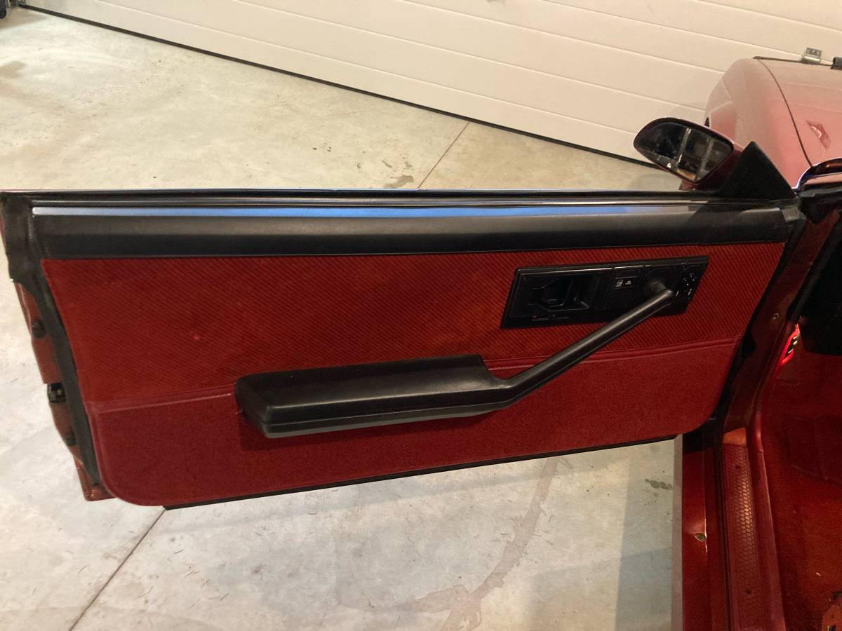 Chevrolet-camaro-z28-1986-red-9