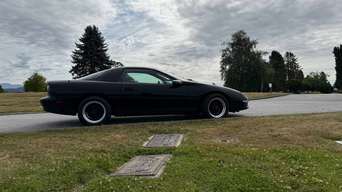 Chevrolet-camaro-z28-1994-black-5
