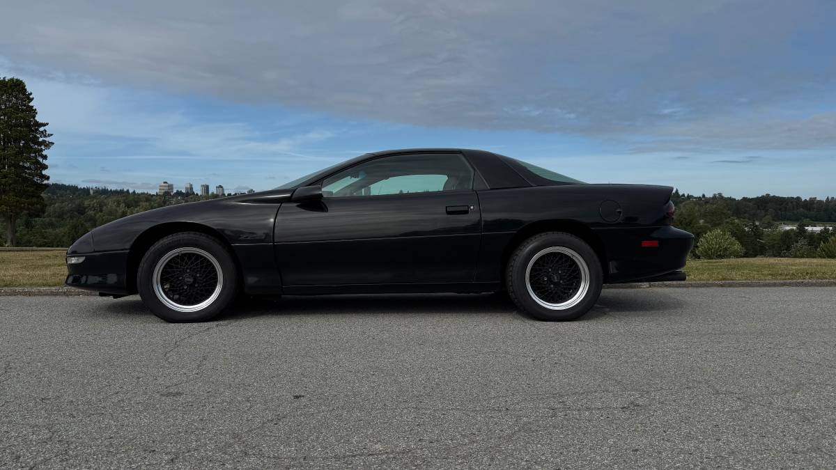 Chevrolet-camaro-z28-1994-black-6