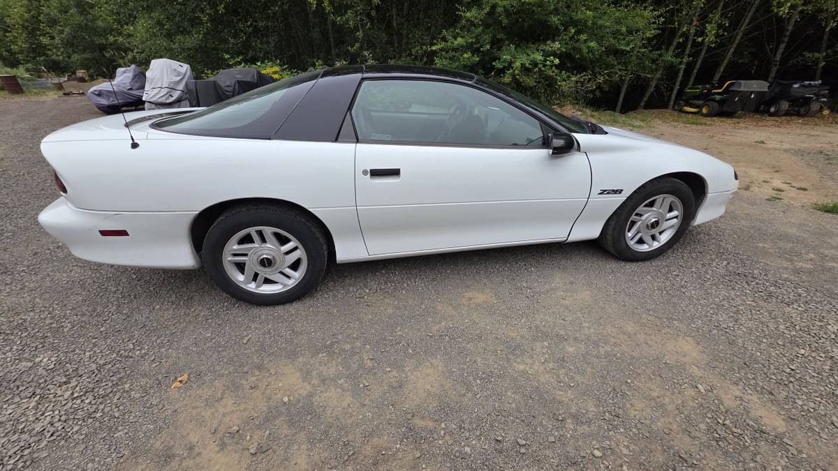 Chevrolet-camaro-z28-1994-white-3