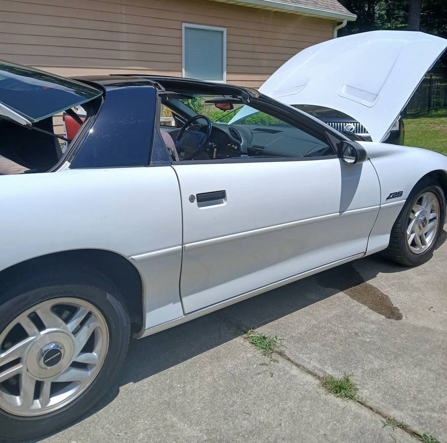 Chevrolet-camaro-z28-1994-white-3