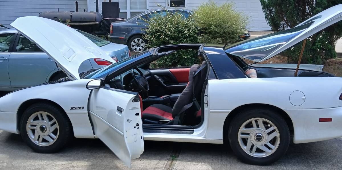 Chevrolet-camaro-z28-1994-white