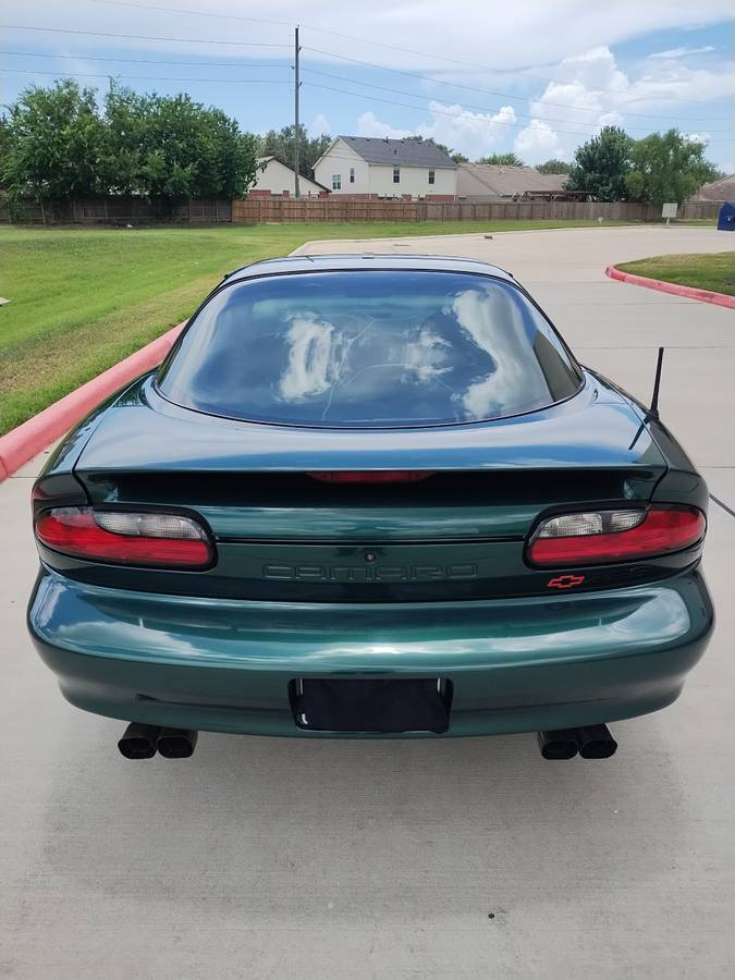 Chevrolet-camaro-z28-1995-green-11