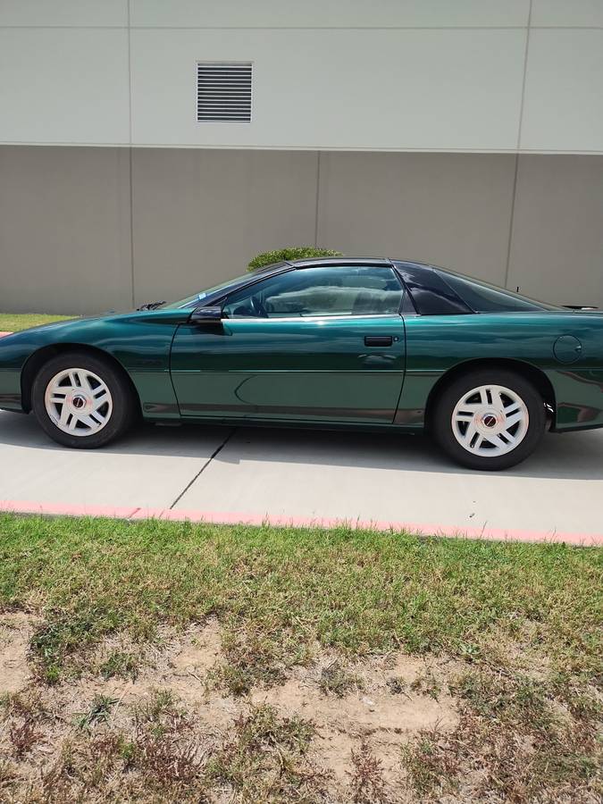 Chevrolet-camaro-z28-1995-green-12