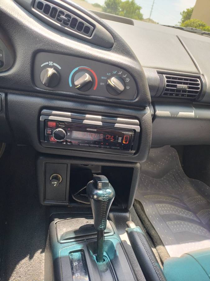 Chevrolet-camaro-z28-1995-green-3