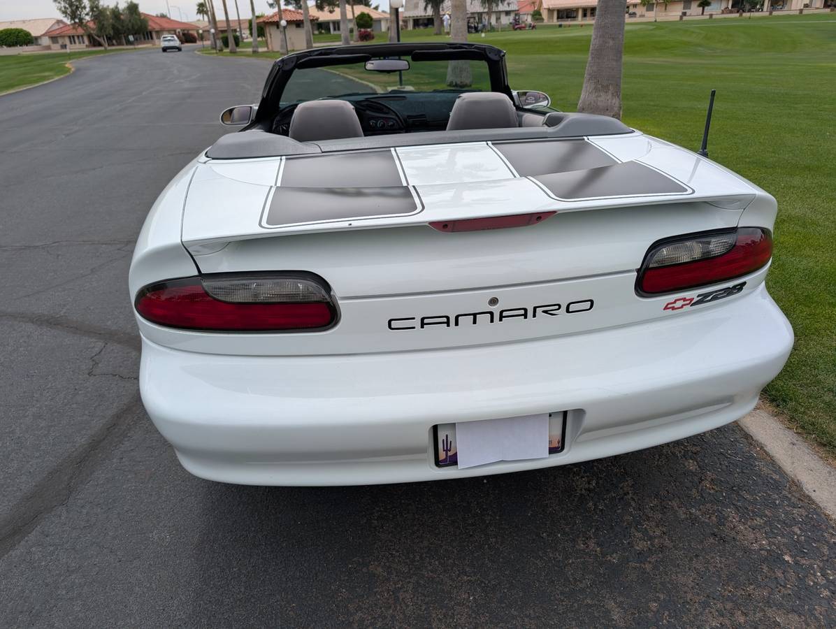 Chevrolet-camaro-z28-convertable-1995-white-2