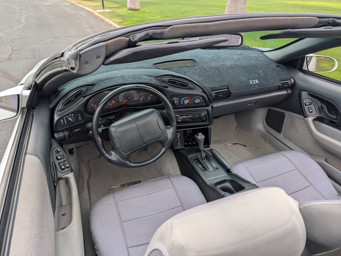 Chevrolet-camaro-z28-convertable-1995-white-7