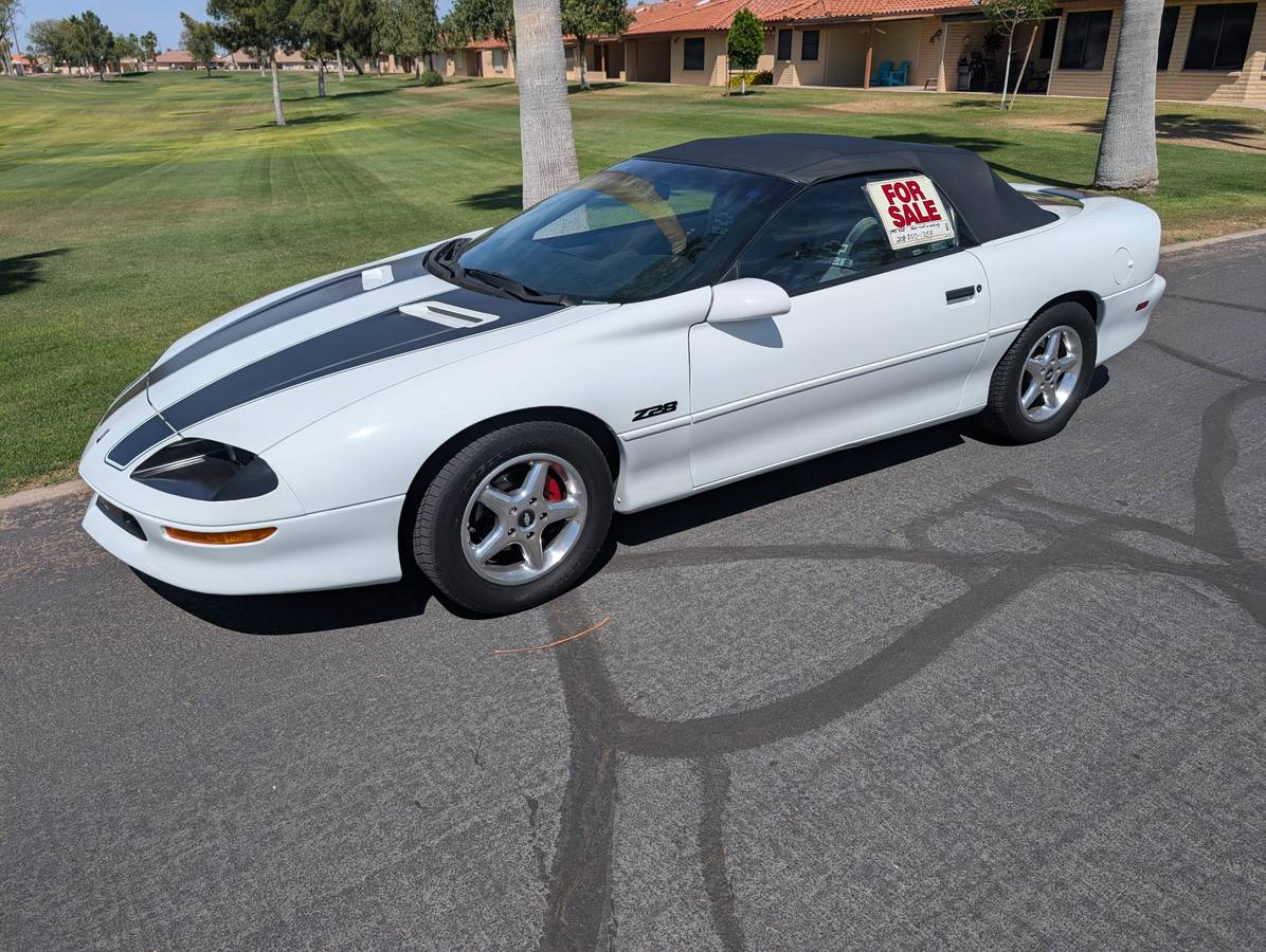 Chevrolet-camaro-z28-convertable-1995-white