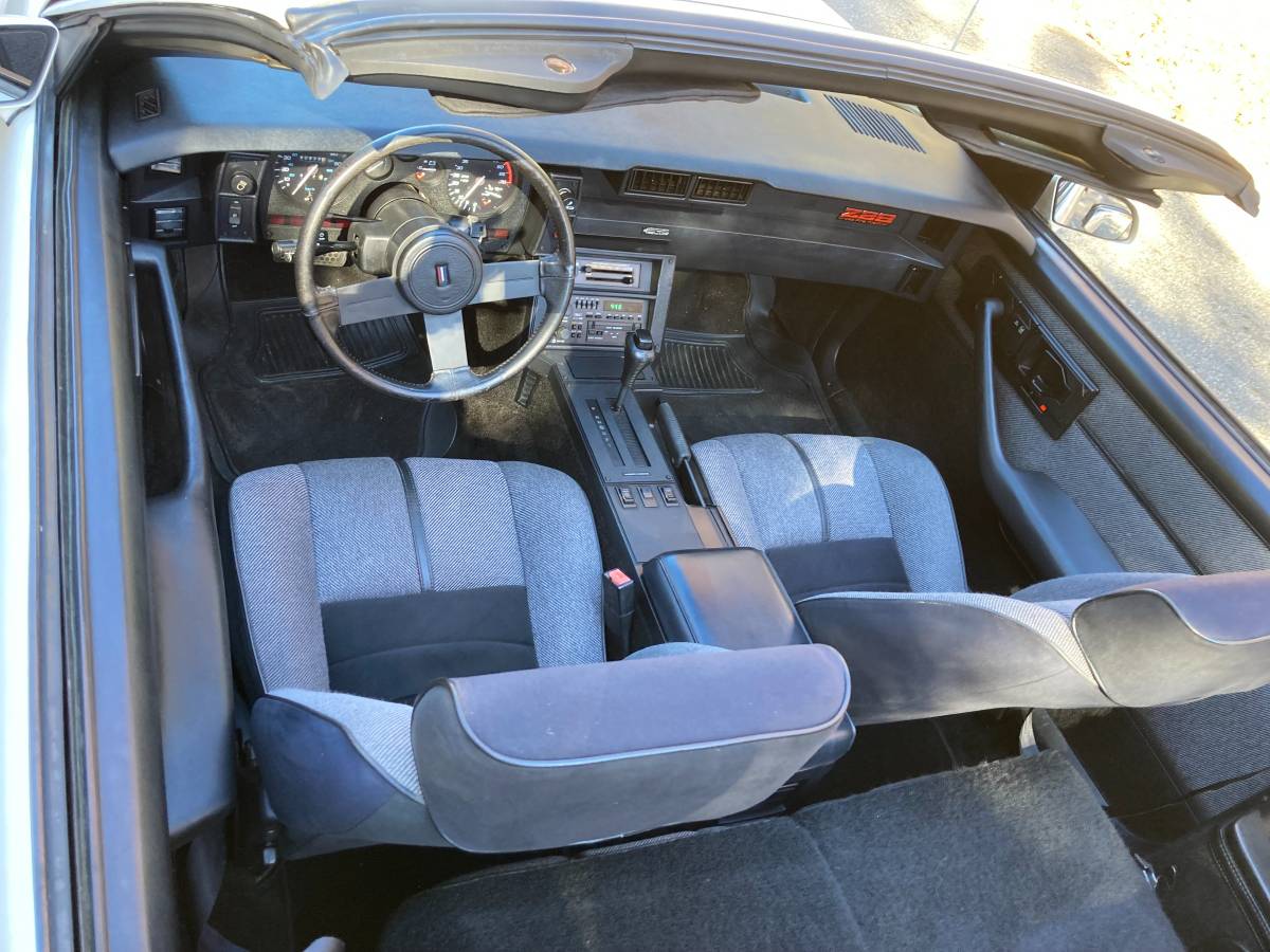 Chevrolet-camaro-z28-convertible-1988-white-6