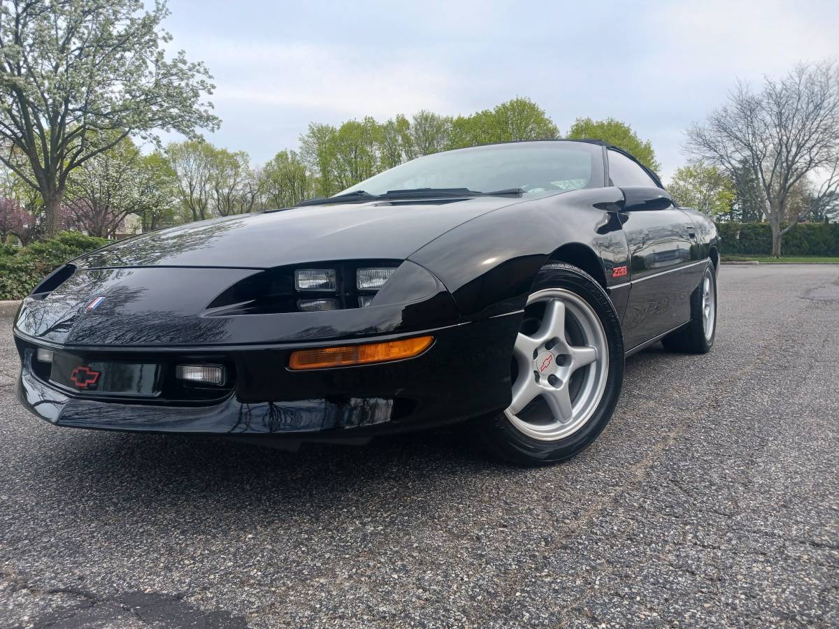 Chevrolet-camaro-z28-convertible-1994-black