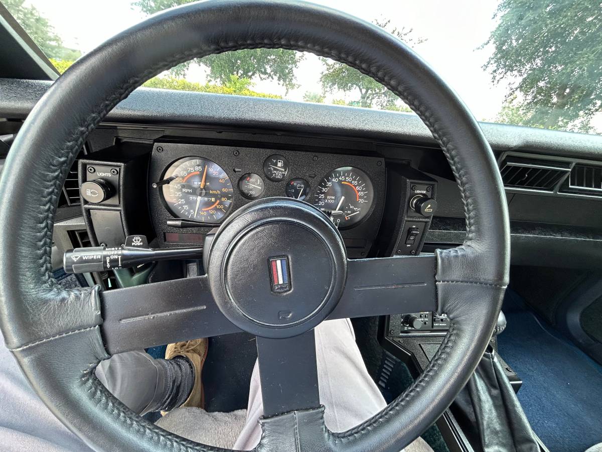 Chevrolet-camaro-z28-pace-car-1982-1