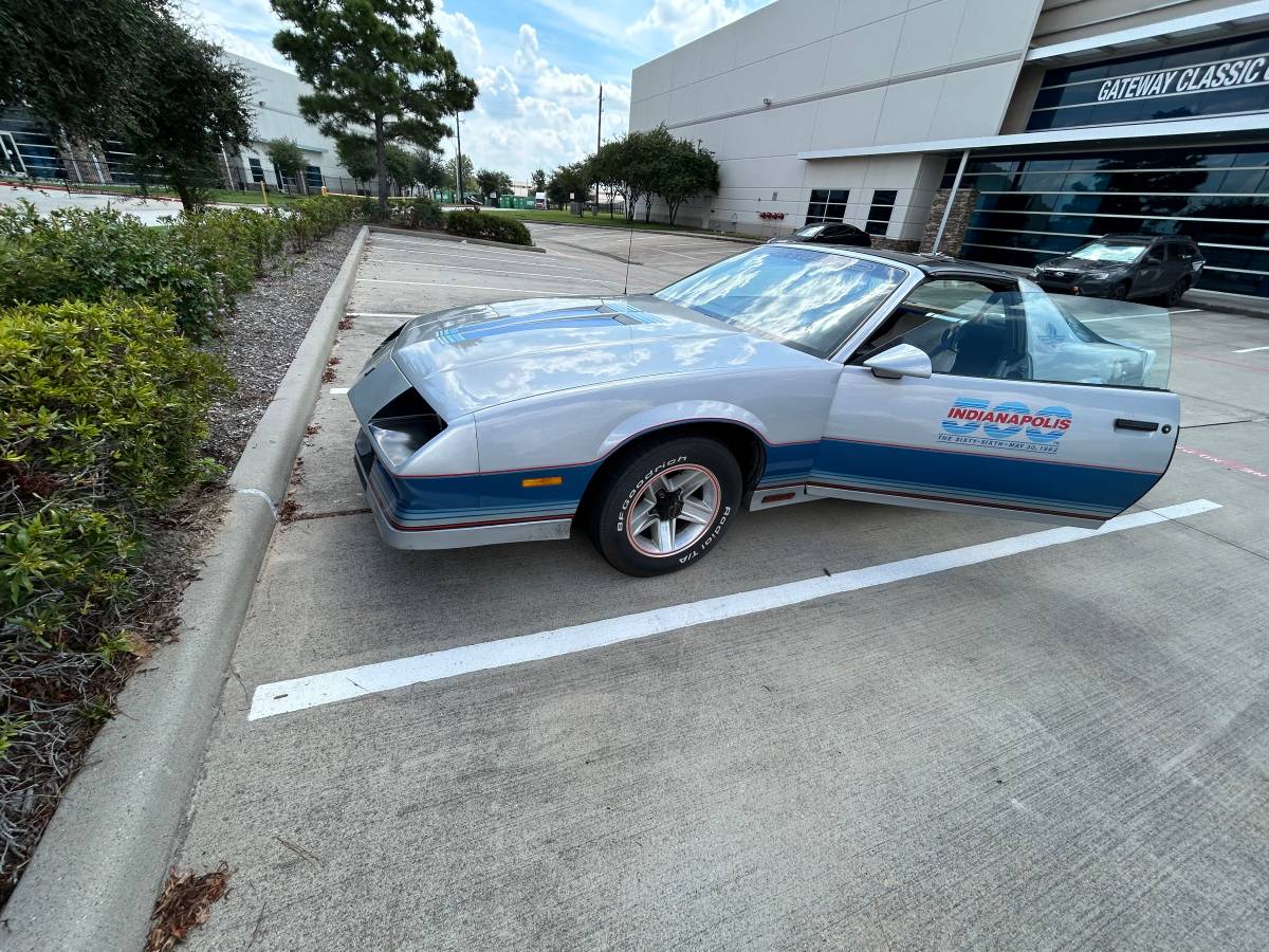 Chevrolet-camaro-z28-pace-car-1982-10
