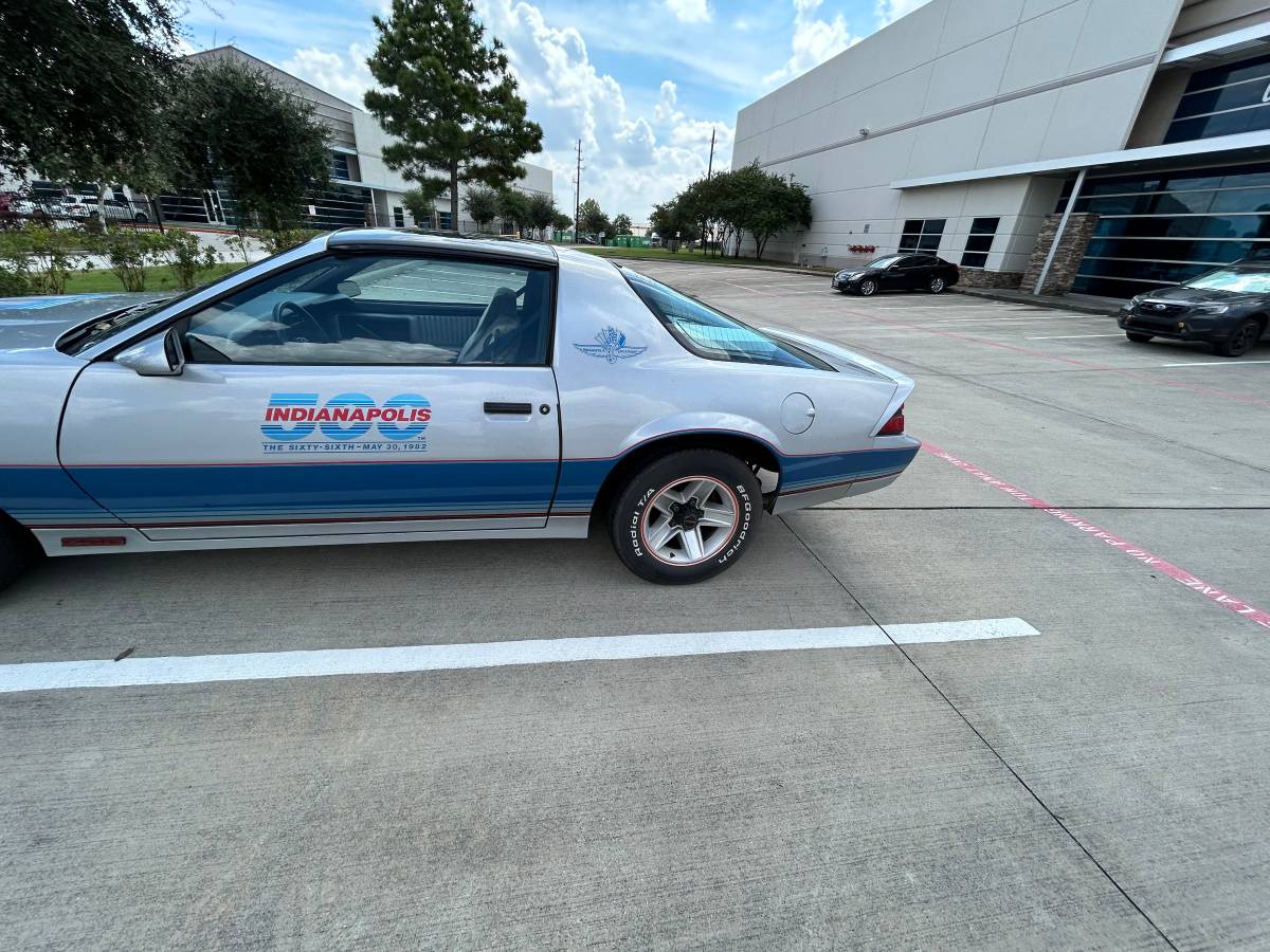 Chevrolet-camaro-z28-pace-car-1982-11