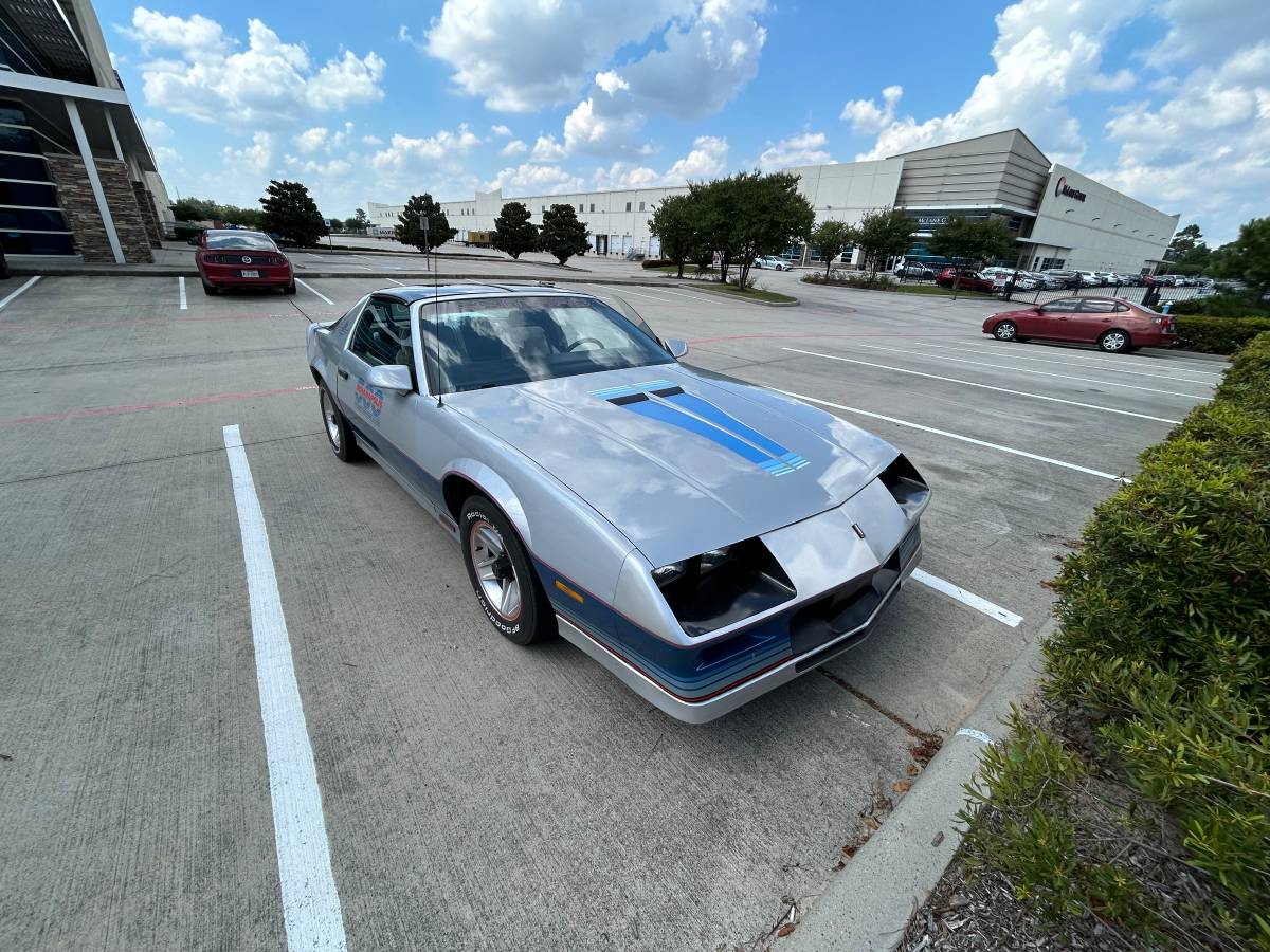 Chevrolet-camaro-z28-pace-car-1982-9