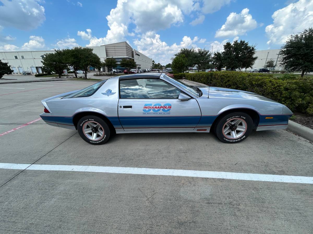 Chevrolet-camaro-z28-pace-car-1982