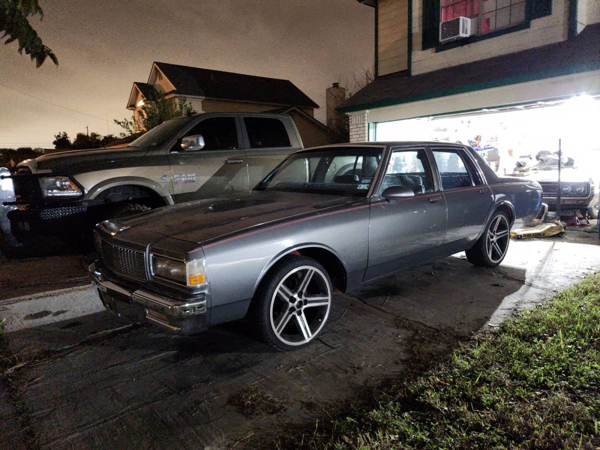 Chevrolet-caprice-1985-grey-3