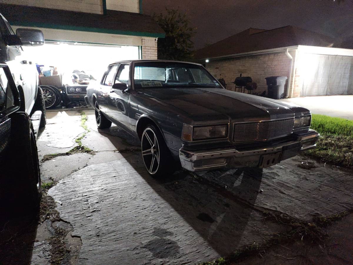 Chevrolet-caprice-1985-grey-4