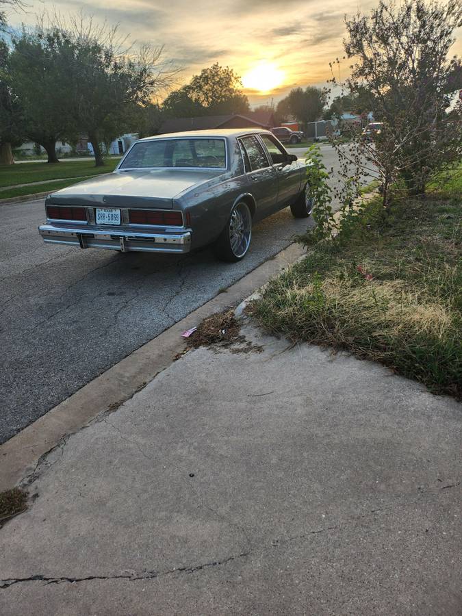 Chevrolet-caprice-1985-grey-8