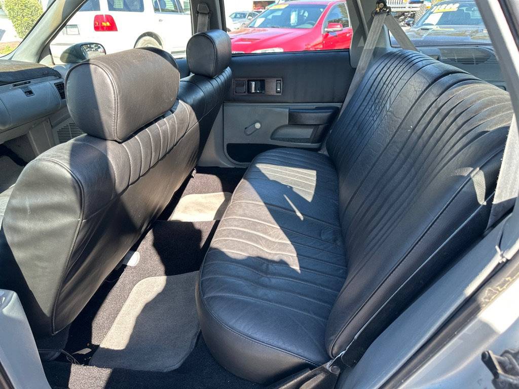 Chevrolet-caprice-1991-grey-10