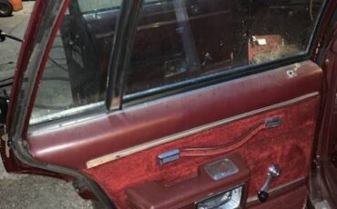 Chevrolet-caprice-classic-1984-red-11