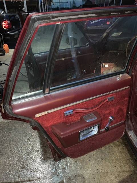 Chevrolet-caprice-classic-1984-red-11