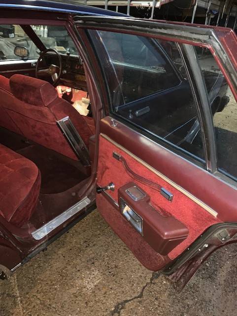 Chevrolet-caprice-classic-1984-red-13