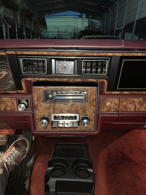 Chevrolet-caprice-classic-1984-red-17