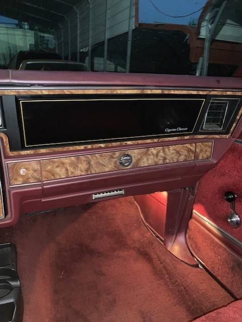 Chevrolet-caprice-classic-1984-red-18