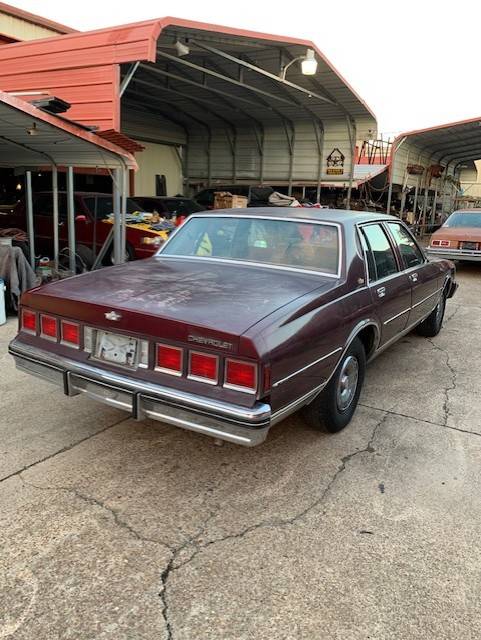 Chevrolet-caprice-classic-1984-red-3
