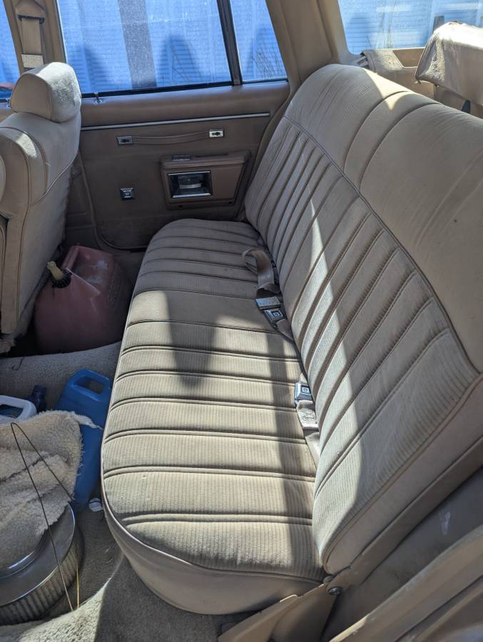 Chevrolet-caprice-classic-1985-brown-10