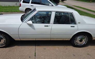 Chevrolet-caprice-classic-1986-white-1