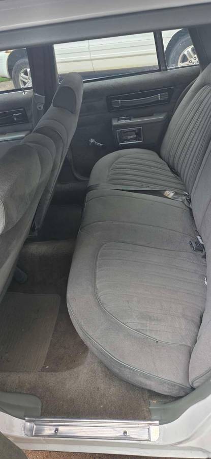 Chevrolet-caprice-classic-1986-white-5