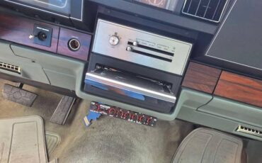 Chevrolet-caprice-classic-1986-white-7