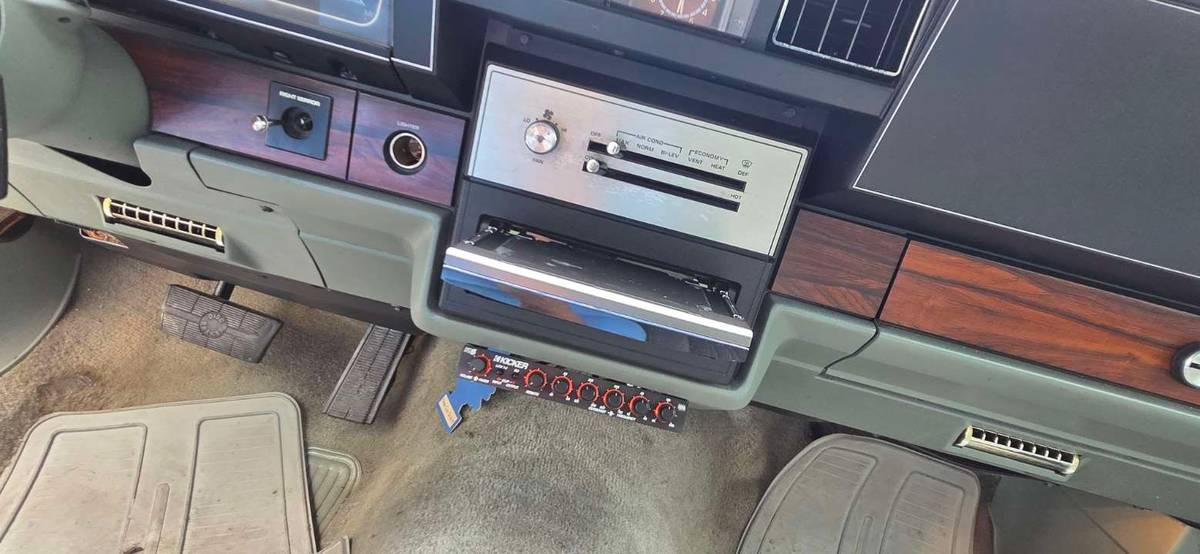 Chevrolet-caprice-classic-1986-white-7