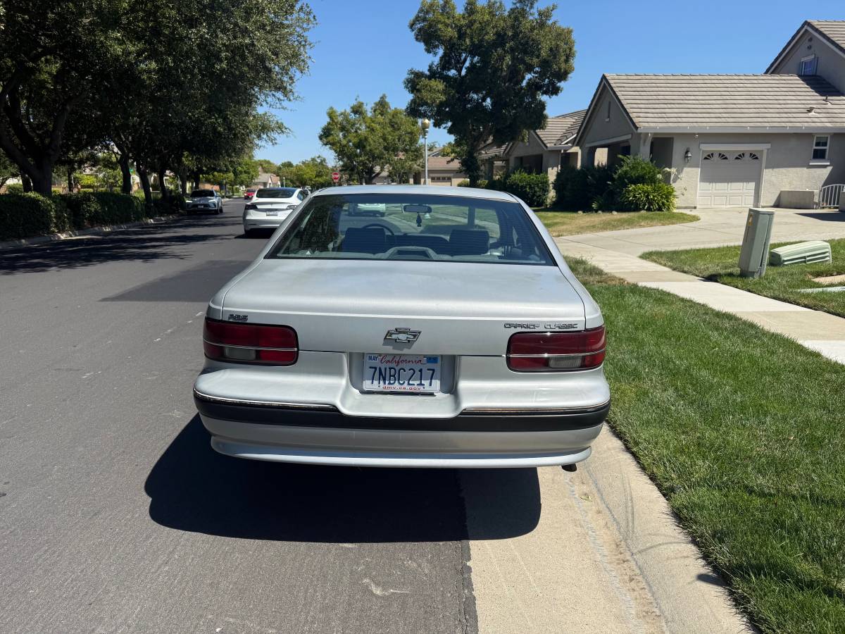 Chevrolet-caprice-classic-1991-silver-1