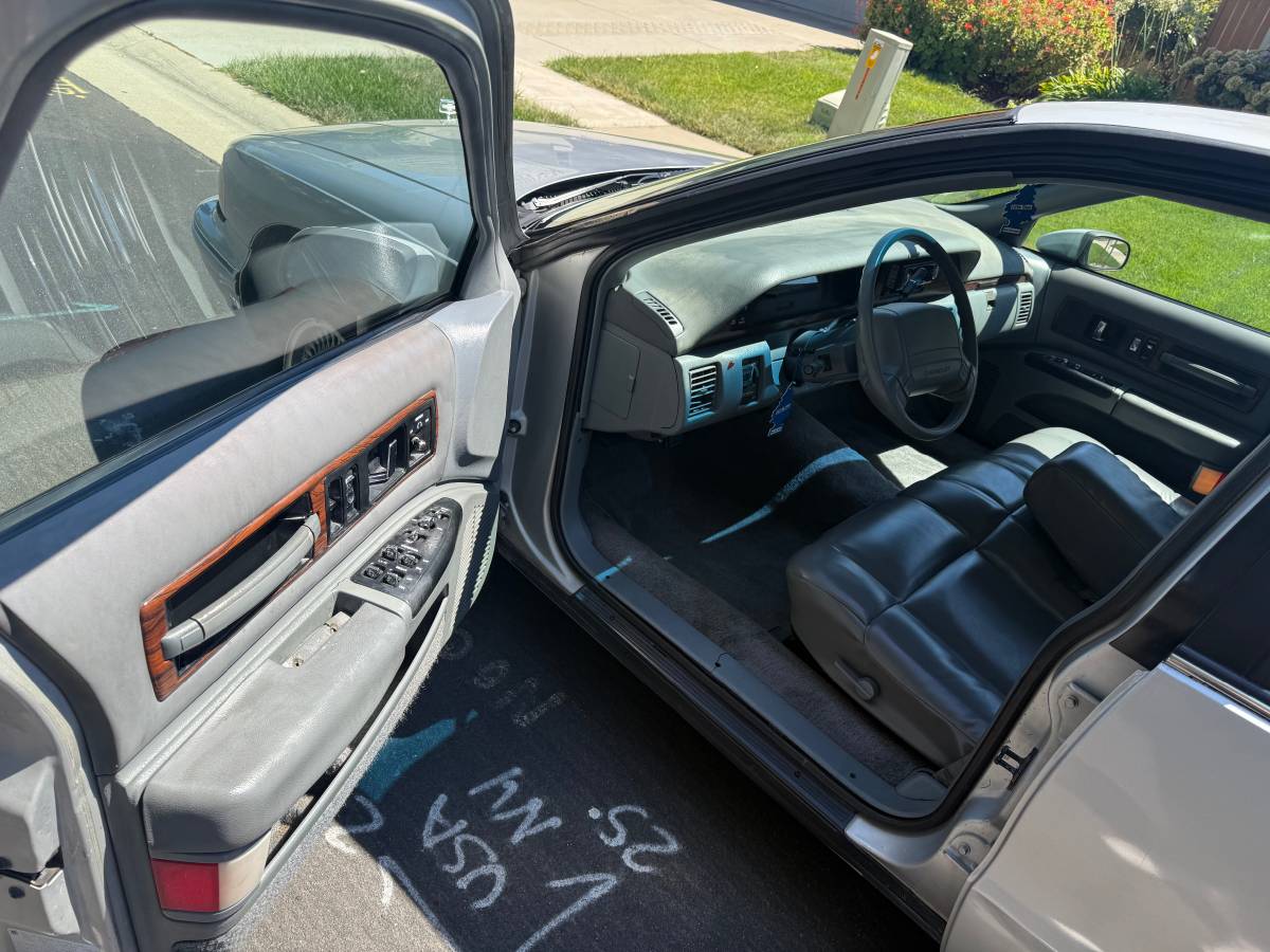 Chevrolet-caprice-classic-1991-silver-11