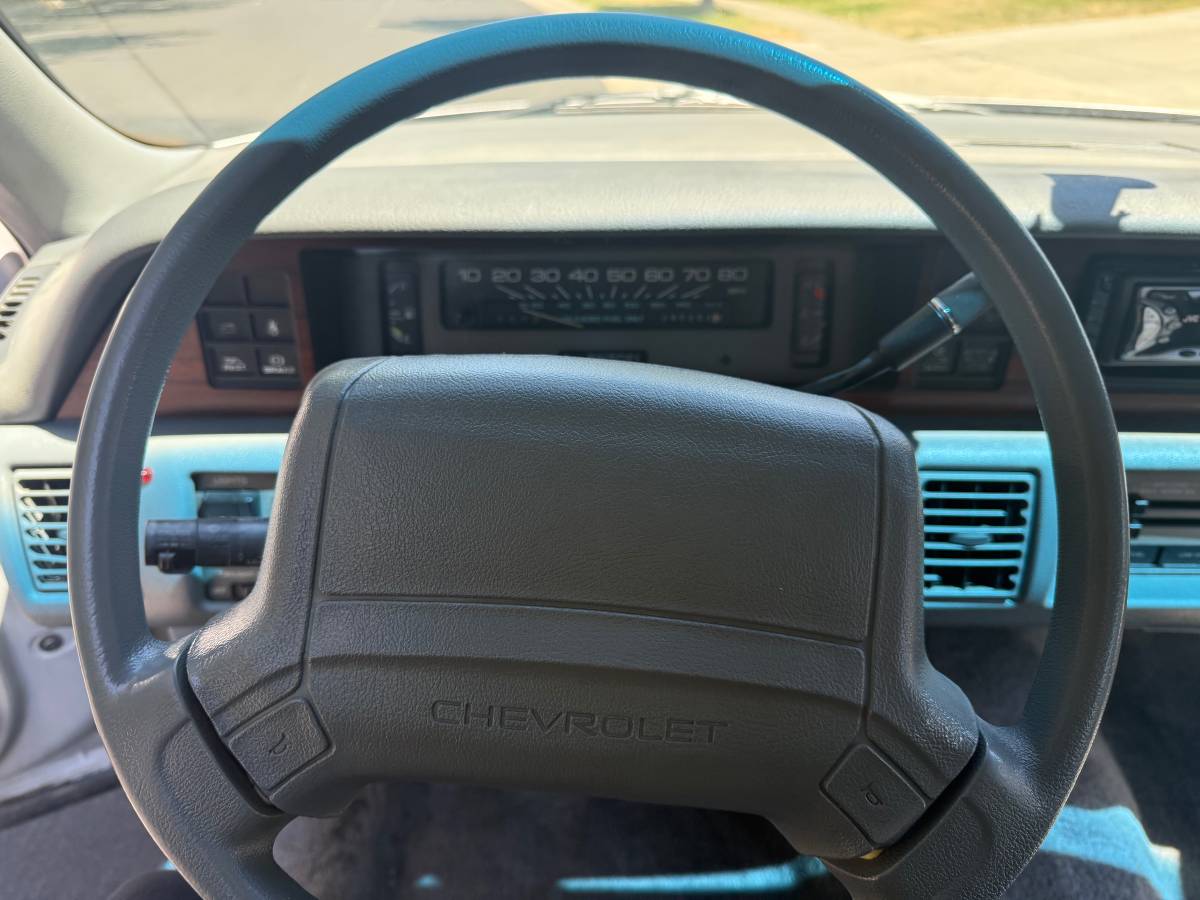 Chevrolet-caprice-classic-1991-silver-15