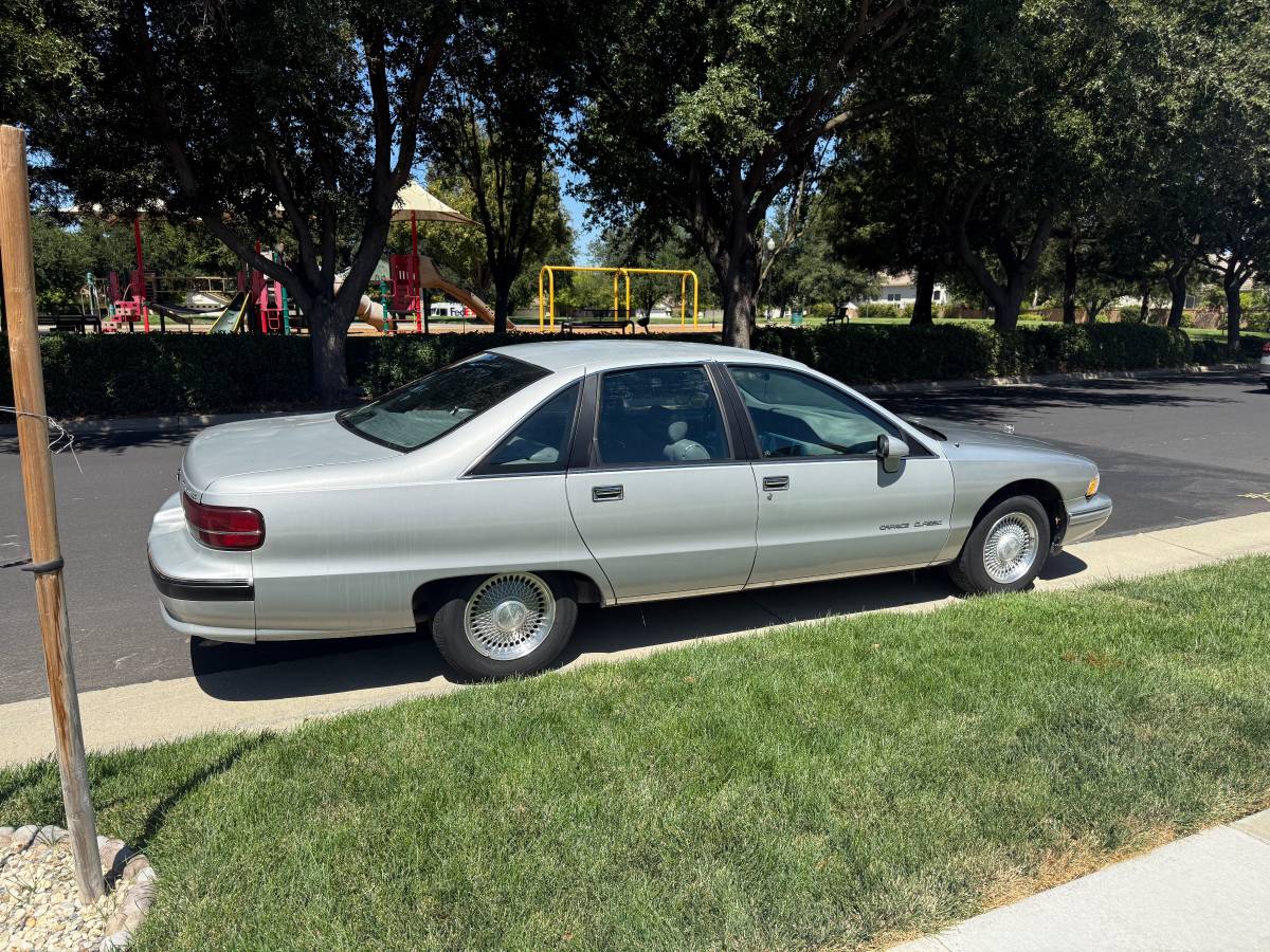 Chevrolet-caprice-classic-1991-silver-2