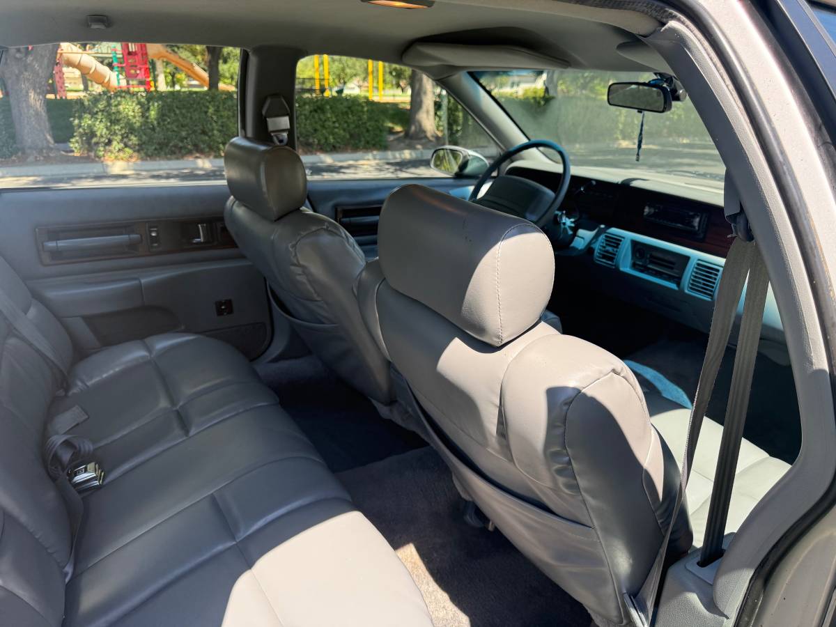 Chevrolet-caprice-classic-1991-silver-21