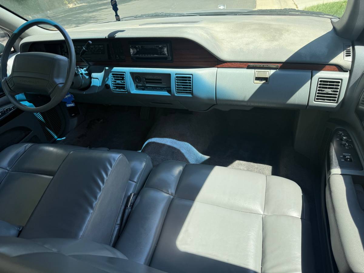 Chevrolet-caprice-classic-1991-silver-22