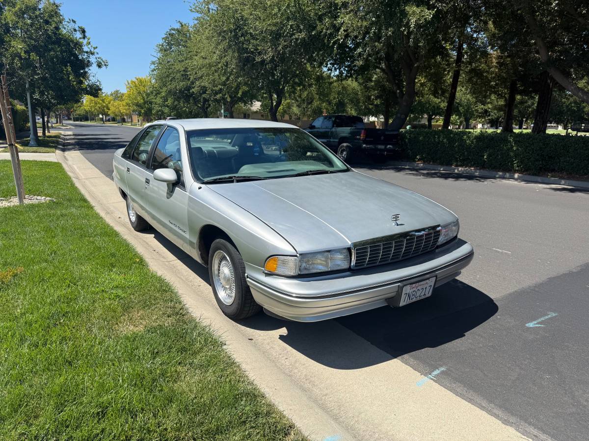 Chevrolet-caprice-classic-1991-silver-3