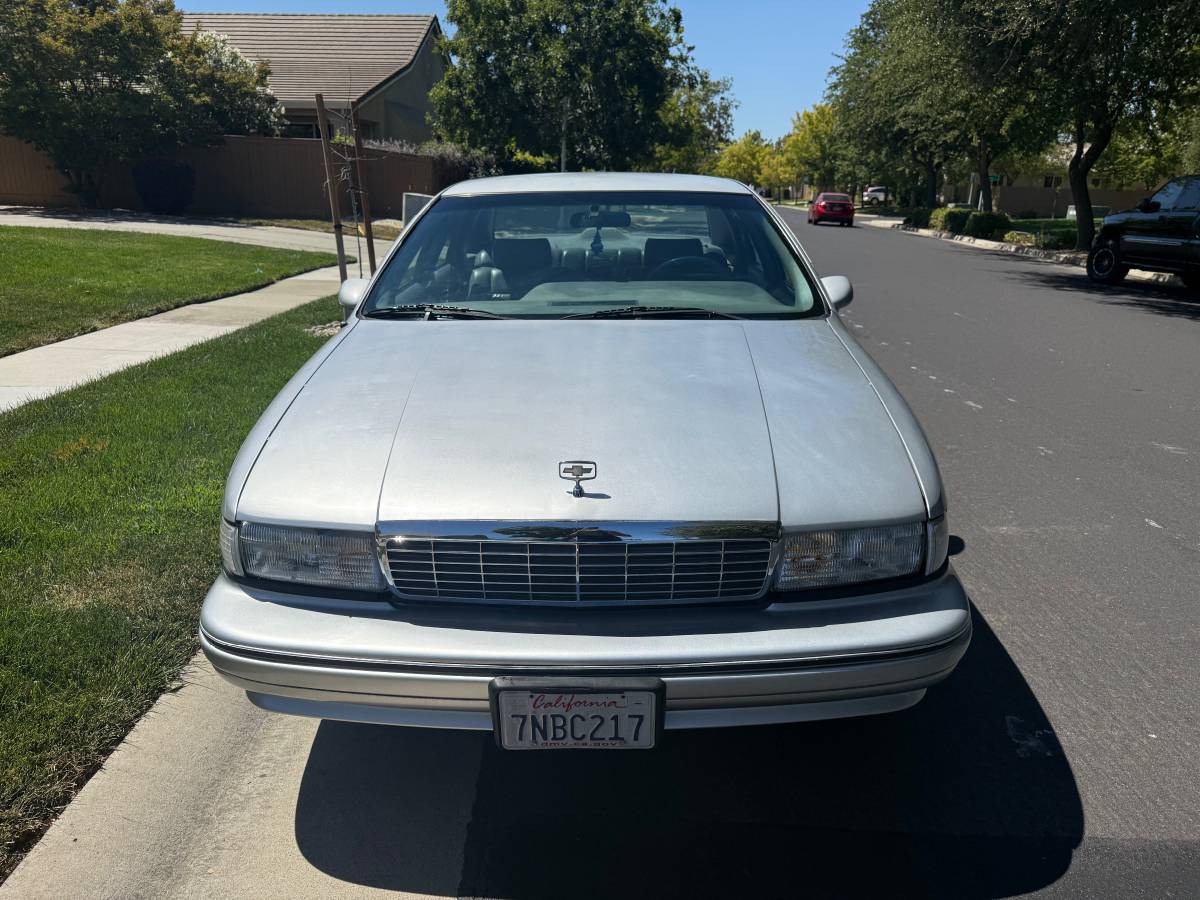 Chevrolet-caprice-classic-1991-silver-4